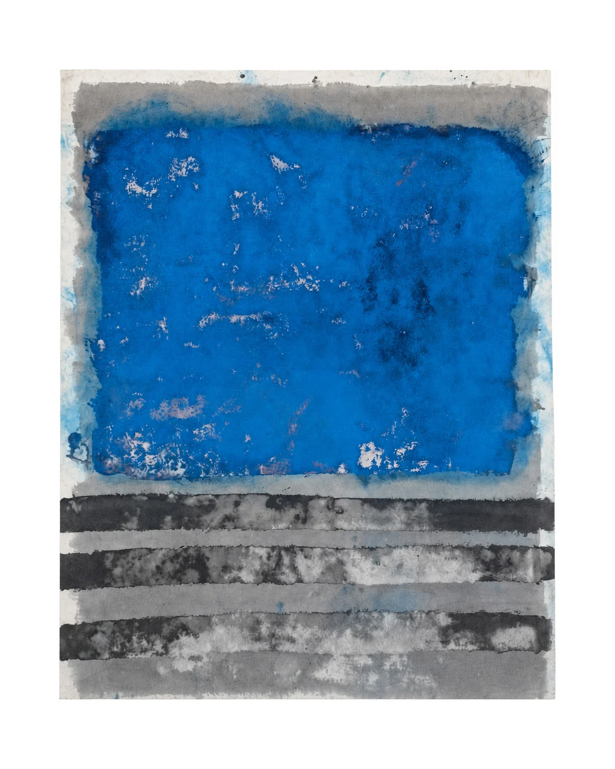 Azul sobre plomo con franjas negras